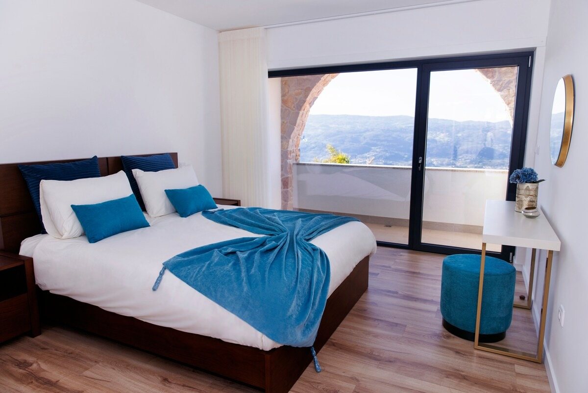 Quarto com vista para as montanhas